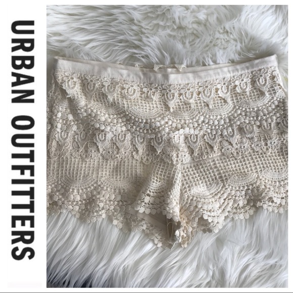 💕SALE💕Urban Outfitters Ivory Lace Shorts - Picture 3 of 8